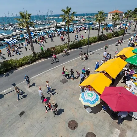House Monte Sea View Апартаменты *